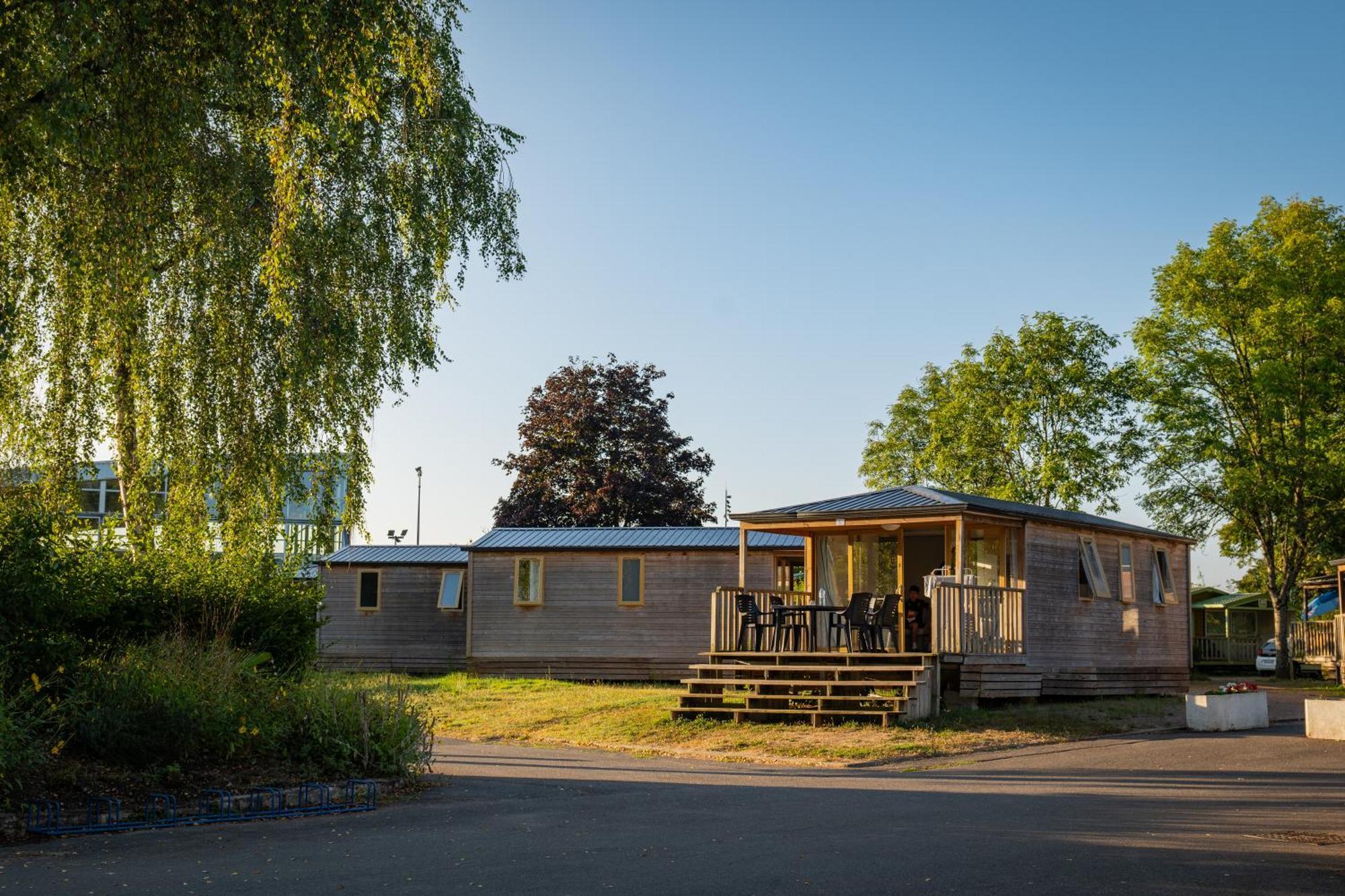 Camping Onlycamp Des Halles Decize Exterior photo